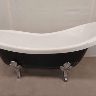 Freestanding bathtub