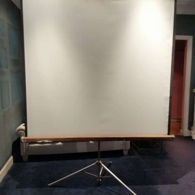 Projection screen