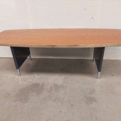 Metal meeting table with wooden top 02939