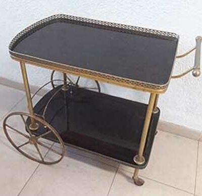 Camarera estilo clásico en madera y metal dorado