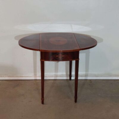 Mesa clásica de madera con alas abatibles 04275