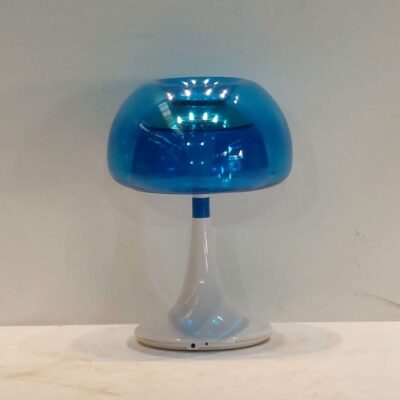 Lámara de mesa en plástico azul