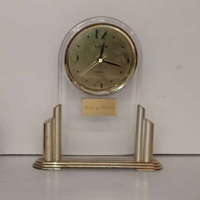 Reloj de mesa cromado y cristal. 05564