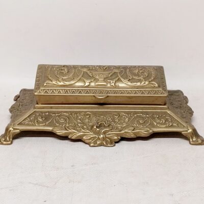 Caja de bronce. 09816