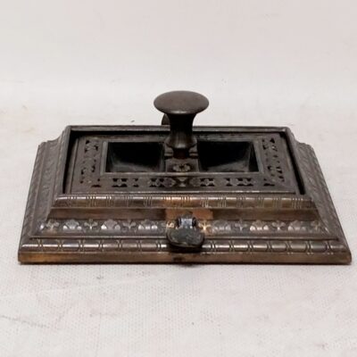 Escribanía antigua metálica. 09817