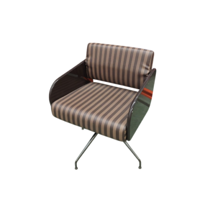 Silla giratoria de diseño vintage fabricada en Italia, con estructura de plexiglás negro y tapicería a rayas. Alquiler para eventos, publicidad, series, películas.