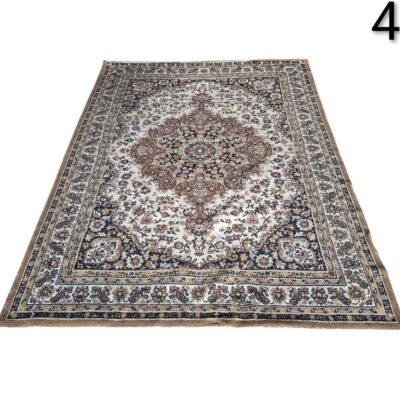 Oriental design carpet with floral motifs and a detailed border for rent for events, advertising, films and series.