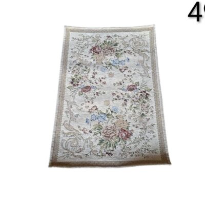 Alfombra rectangular estilo pastoral con diseño floral clásico en tonos beige y multicolor alquiler para eventos, publicidad, peliculas y series