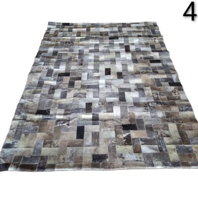 Alfombra de piel de vaca con diseño patchwork a cuadros en tonos grises alquiler para eventos, publicidad, peliculas y series