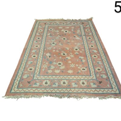 Alfombra tipo Shirvan vintage con diseño floral en tonos rosa y azul alquiler para eventos, publicidad, peliculas y series