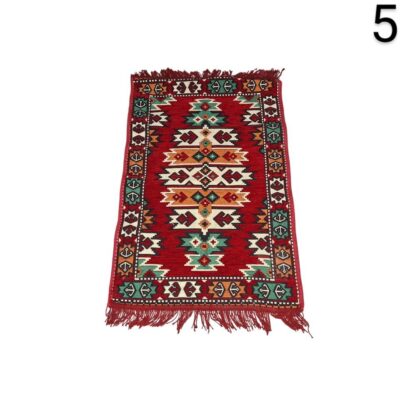 Alfombra turca Kilim artesanal con patrones geométricos en rojo, verde y blanco alquiler para eventos, publicidad, peliculas y series