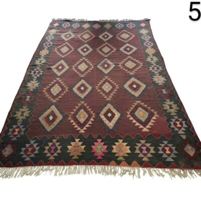 Alfombra Kilim turca vintage hecha a mano con patrones geométricos en tonos rojos y marrones alquiler para eventos, publicidad, peliculas y series