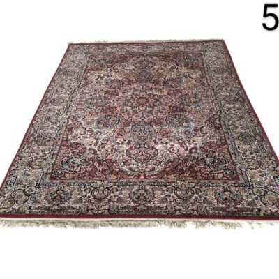 Alfombra de diseño oriental persa con un patrón clásico detallado alquiler para eventos, publicidad, peliculas y series