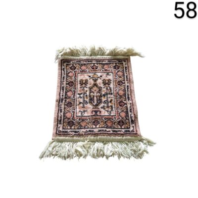 Alfombra de cachemira anudada a mano con un intrincado diseño floral en tonos melocotón y beige alquiler para eventos, publicidad, peliculas y series