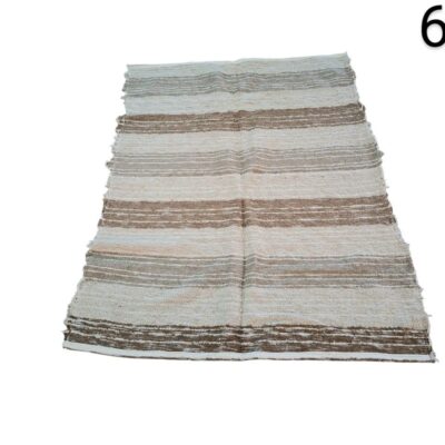 Alfombra rectangular Morena de yute y lana en tonos marrones y beige alquiler para eventos, publicidad, peliculas y series