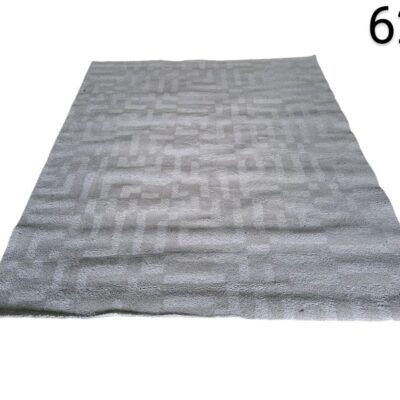 Alfombra benuta de la colección Leo en color gris claro con un diseño geométrico de laberinto alquiler para eventos, publicidad, peliculas y series