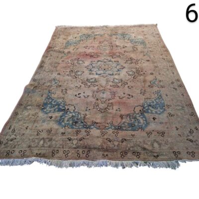 Alfombra antigua de estilo Oushak turco hecha a mano con lana descolorida en tonos rosa y azul alquiler para eventos, publicidad, peliculas y series