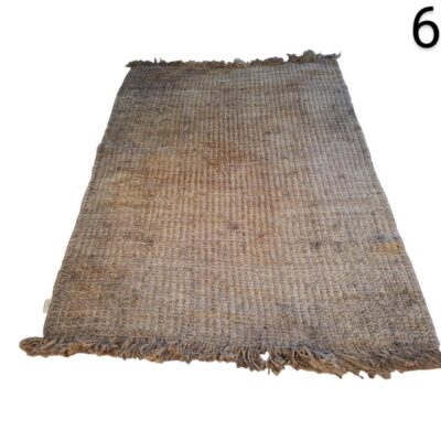 Alfombra de yute natural tejida a mano con flecos en los extremos alquiler para eventos, publicidad, peliculas y series