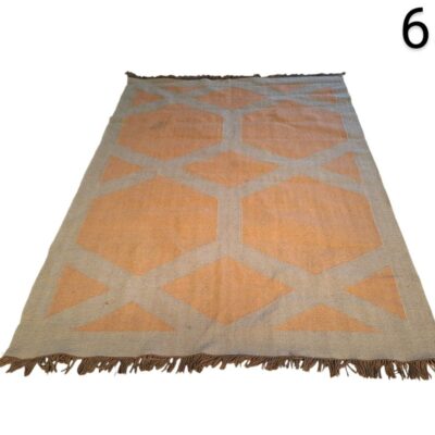Alfombra geométrica tejida a mano con flecos alquiler para eventos, publicidad, peliculas y series
