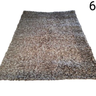 Alfombra Safavieh Paris Shag de color chocolate con textura de pelo largo alquiler para evntos, publicidad, peliculas y series