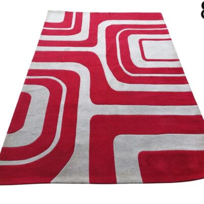 Alfombra geométrica estilo retro de mediados de siglo con un diseño ondulado en colores rojo y blanco alquiler para eventos, publicidad, peliculas y series