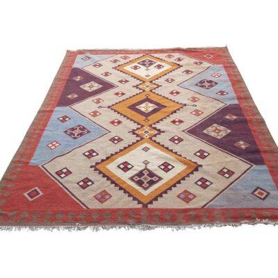 Alfombra tipo Kilim de lana con diseño geométrico y flecos  alquiler para eventos, publicidad, peliculas y series