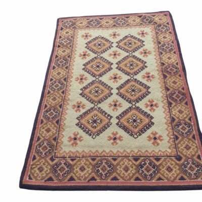 Shiraz type rug, hand knotted in India with tribal geometric motifs, for rent for events, advertising, films and series.