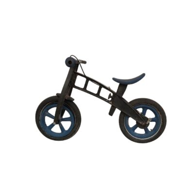 Bicicleta de equilibrio FirstBIKE de color negro y azul diseñada para niños alquiler para eventos, publicidad, peliculas y series